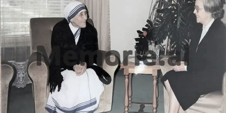 Foto të pa publikuara të Nënë Terezës / Nga takimet me Ramizin, Nexhmijen e Llambi Gegpriftin, te shtëpia e prindërve, Kryegjyshata Bektashiane dhe kopshtet e fëmijve