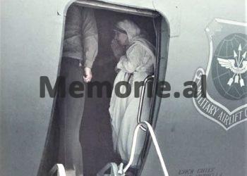 Foto të pa publikuara të Nënë Terezës / Nga takimet me Ramizin, Nexhmijen e Llambi Gegpriftin, te shtëpia e prindërve, Kryegjyshata Bektashiane dhe kopshtet e fëmijve