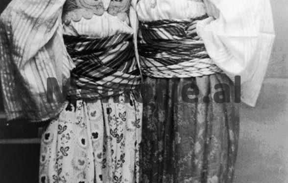 Foto të pa publikuara të Nënë Terezës / Nga takimet me Ramizin, Nexhmijen e Llambi Gegpriftin, te shtëpia e prindërve, Kryegjyshata Bektashiane dhe kopshtet e fëmijve