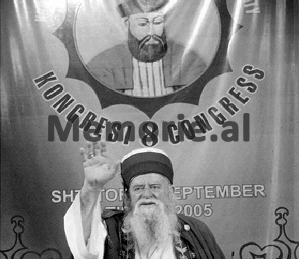 “Pasi partizanët na dogjën shtëpinë në Lusen, me ne 8 fëmijët brenda, erdhëm në Tiranë te Kryegjyshata ku unë…”/ Dëshmia e rrallë e Baba Reshat Bardhit