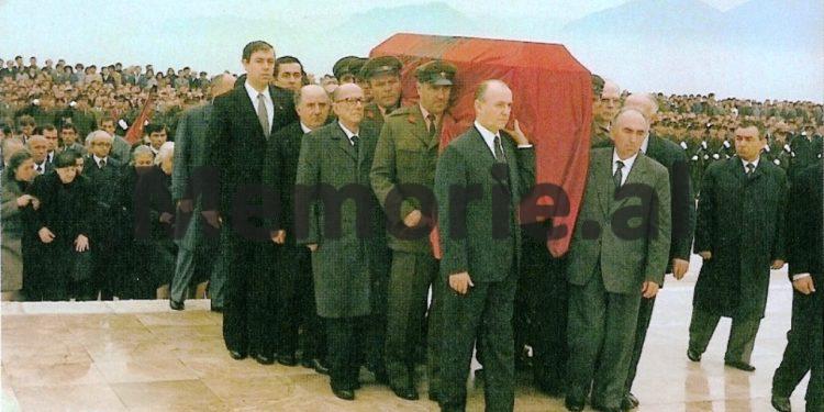 Nexhmija ose ata qё patёn frikё nga e ardhmja