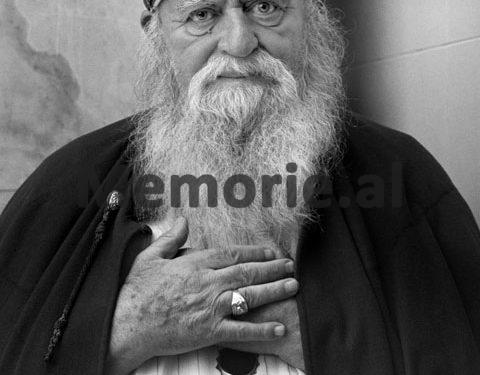 “Pasi partizanët na dogjën shtëpinë në Lusen, me ne 8 fëmijët brenda, erdhëm në Tiranë te Kryegjyshata ku unë…”/ Dëshmia e rrallë e Baba Reshat Bardhit