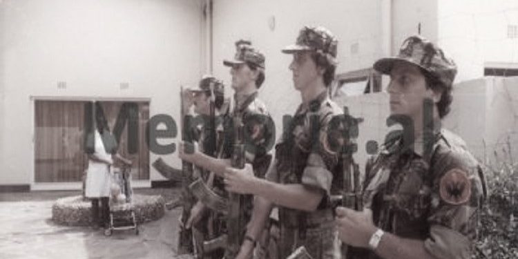 “Xhaxhai im u arratis nga liqeni i Shkodrës në ’63-in, dhe iku në Rodezi ku shërbeu si truprojë e Mbretit Leka e I-rë, ashtu si gjyshi ynë, major i Zogut”…/ Dëshmia e rrallë e nipit dhe fotot e panjohura