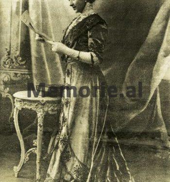 “Babai im, i diplomuar në Sorbonë dhe mik i kryeministrit francez, Daladier, përfundoi si punëtor në “Muhamet Gjollesha” e hamall në Zall të Kirit…”/ Historia tragjike e familjes …