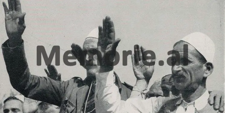 “Si i ruajtëm fotografitë e rralla të babës me Prek Calin dhe kolonelin, Hill, kur shtëpia jonë kontrollohej nga Sigurimi e Shtetit”?! (fotot e panjohura)