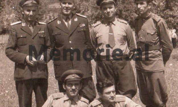 “Enveri e goditi që në Kongresin e Parë, duke kujtuar se Nexhipi dhe Tahir Kadare, kishin nxitur gjeneral-Gjin Markun, të fliste kundër…”/ Dëshmia e vëllait të gjeneral-major, Vinçanit