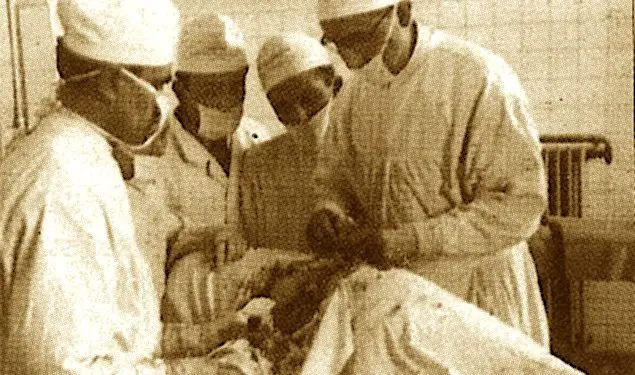 Fotot e panjohura / Godinat, klinikat dhe mjekët e spitaleve, nga Monarkia e Zogut, në Shqipërinë Socialiste: Tirana, Durrësi, Shkodra, Korça, Vlora, Elbasani, Gjirokastra, Berati, Peqini, Lezha…