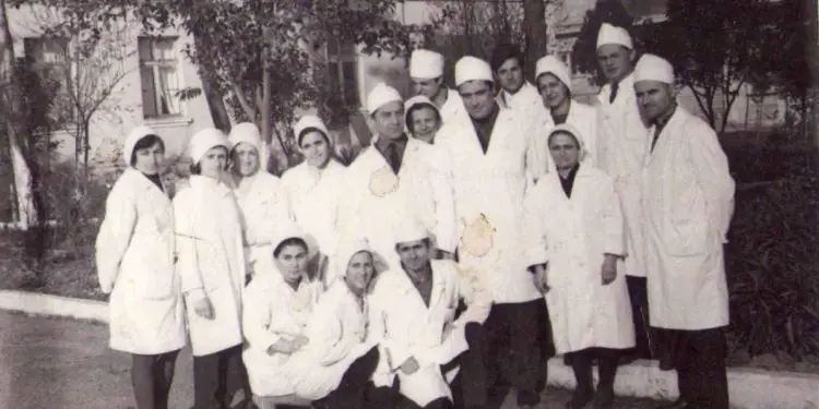 Fotot e panjohura / Godinat, klinikat dhe mjekët e spitaleve, nga Monarkia e Zogut, në Shqipërinë Socialiste: Tirana, Durrësi, Shkodra, Korça, Vlora, Elbasani, Gjirokastra, Berati, Peqini, Lezha…