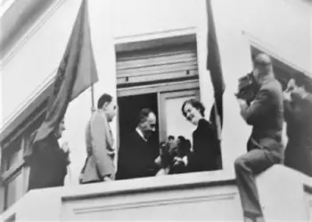 “Im atë, pasi i bëri Mbretit Zog fotot e dasmës dhe Enverit foton e parë, në dhjetor ‘45, më pas morri Sulo Gradecin dhe ja mësoi profesionin…”/Dëshmia e fotografit të njohur