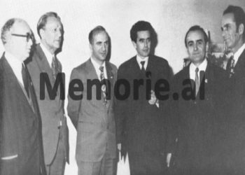 Mahir Domi, kollosi i letrave shqipe i diplomuar në Grenoble, që në moshën 9 vjeçare, ishte abonuar në gazetat e Monarkisë, dhe “Dielli” të Bostonit e “Shqipëria e re” të Kostancës