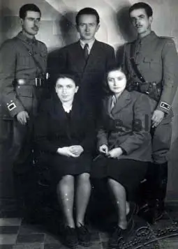 “Enveri e goditi që në Kongresin e Parë, duke kujtuar se Nexhipi dhe Tahir Kadare, kishin nxitur gjeneral-Gjin Markun, të fliste kundër…”/ Dëshmia e vëllait të gjeneral-major, Vinçanit