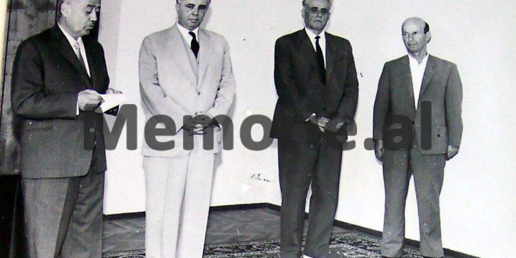 “Unë jam dakord me Spiro Kolekën që të ulim numrin e bagëtive të fshatarëve”/ Diskutimi i Enverit në Byro në ’56-ën që u kundërshtua vetëm nga Liri Belishova dhe bashkëshorti i saj…