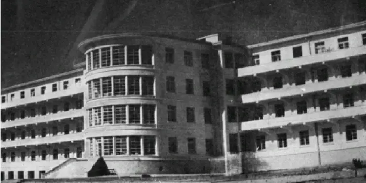 Fotot e panjohura / Godinat, klinikat dhe mjekët e spitaleve, nga Monarkia e Zogut, në Shqipërinë Socialiste: Tirana, Durrësi, Shkodra, Korça, Vlora, Elbasani, Gjirokastra, Berati, Peqini, Lezha…