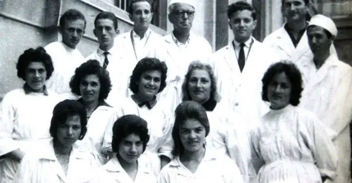 Fotot e panjohura / Godinat, klinikat dhe mjekët e spitaleve, nga Monarkia e Zogut, në Shqipërinë Socialiste: Tirana, Durrësi, Shkodra, Korça, Vlora, Elbasani, Gjirokastra, Berati, Peqini, Lezha…