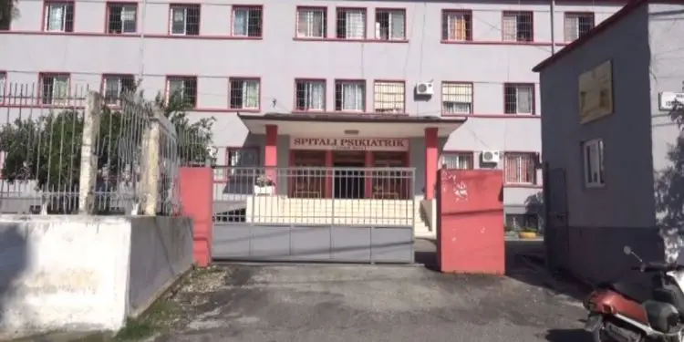 Fotot e panjohura / Godinat, klinikat dhe mjekët e spitaleve, nga Monarkia e Zogut, në Shqipërinë Socialiste: Tirana, Durrësi, Shkodra, Korça, Vlora, Elbasani, Gjirokastra, Berati, Peqini, Lezha…