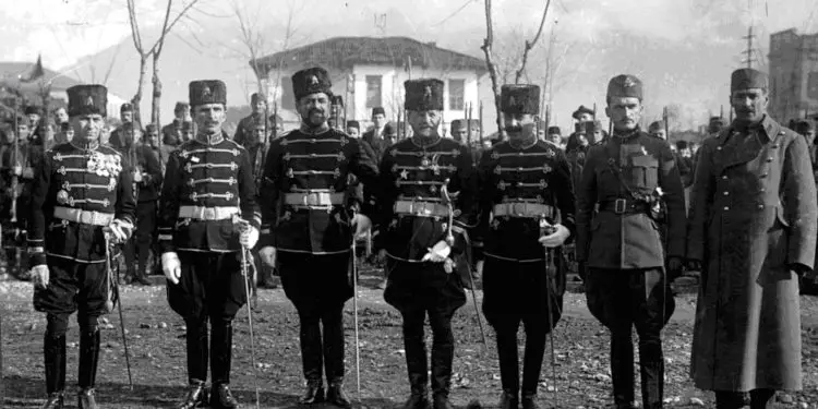 “Xhaxhai im u arratis nga liqeni i Shkodrës në ’63-in, dhe iku në Rodezi ku shërbeu si truprojë e Mbretit Leka e I-rë, ashtu si gjyshi ynë, major i Zogut”…/ Dëshmia e rrallë e nipit dhe fotot e panjohura