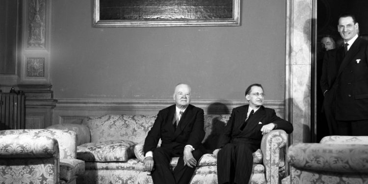 “Ja si do e demaskoni qeverinë e De Gasperit, që mbron kriminelët e luftës, si; Dosti, Koliqi e Kol Bib Mirakaj…”/ Urdhri i Enverit në ’53-in, për Legatën shqiptare në Romë