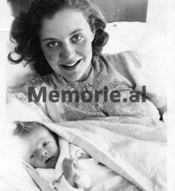 Fotot e panjohura/ Nga lindja e Princit Leka më 5 prill ‘39, ikja e Mbretit Zog nga Shqipëria dhe ndalesa në Follorinë, itinerari nëpër Europë dhe qëndrimi në Egjipt, e deri tek betimi i Lekës së Parë në ‘61-in