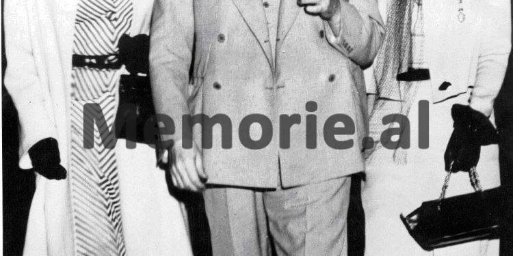 Fotot e panjohura/ Nga lindja e Princit Leka më 5 prill ‘39, ikja e Mbretit Zog nga Shqipëria dhe ndalesa në Follorinë, itinerari nëpër Europë dhe qëndrimi në Egjipt, e deri tek betimi i Lekës së Parë në ‘61-in