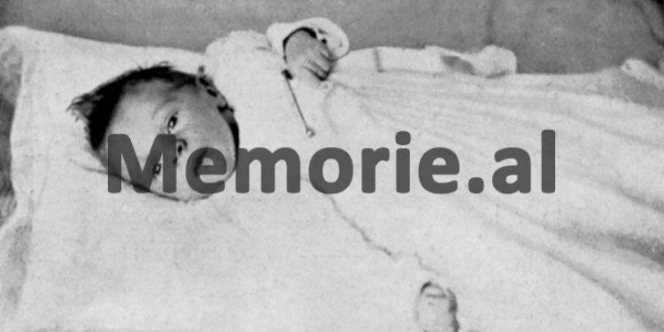 Fotot e panjohura/ Nga lindja e Princit Leka më 5 prill ‘39, ikja e Mbretit Zog nga Shqipëria dhe ndalesa në Follorinë, itinerari nëpër Europë dhe qëndrimi në Egjipt, e deri tek betimi i Lekës së Parë në ‘61-in