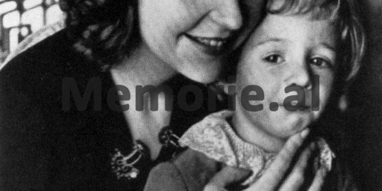 Fotot e panjohura/ Nga lindja e Princit Leka më 5 prill ‘39, ikja e Mbretit Zog nga Shqipëria dhe ndalesa në Follorinë, itinerari nëpër Europë dhe qëndrimi në Egjipt, e deri tek betimi i Lekës së Parë në ‘61-in