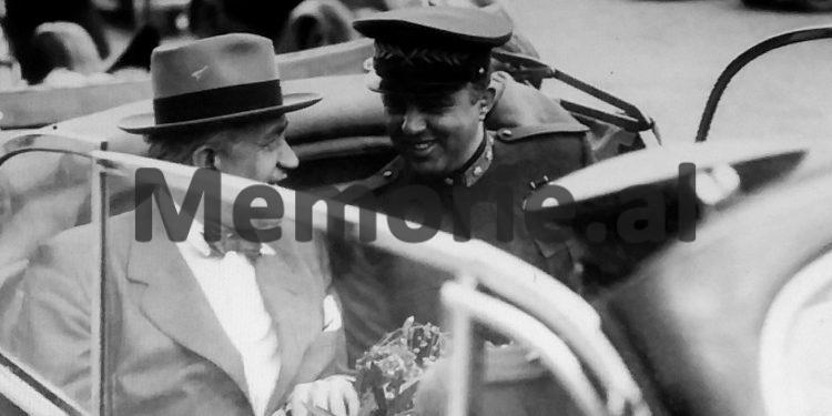 “Vëllai im, i diplomuar në “Voroshillov”, nga gjeneralët më të talentuar dhe heronjtë e Luftës, Enveri e la në një kasolle qeni dhe të hapte kanale…”/  Historia tragjike e ushtarakut të famshëm