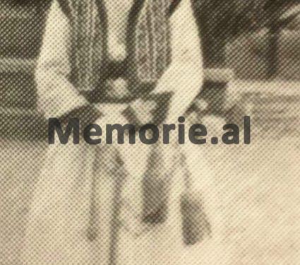 “Mjekoi ushtarët në epideminë e 1929-ës, hapi maternitetin e parë, e vetmja vajzë që luftoi në 7 prill, por u la pa punë dhe…”?/ Dëshmia e motrës