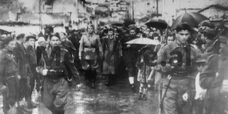 Dëshmia e truprojës: “Enveri në ‘61-in u bë si i çmendur për Pashalimanin, duke thyer xhamat me grushte, kurse në ’74-ën, Ramizi i ra në gjunjë Nexhmijes, duke qarë…”