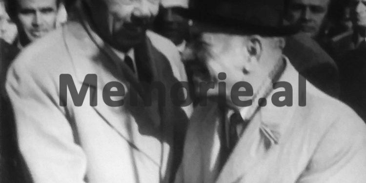 Dëshmia e truprojës: “Enveri në ‘61-in u bë si i çmendur për Pashalimanin, duke thyer xhamat me grushte, kurse në ’74-ën, Ramizi i ra në gjunjë Nexhmijes, duke qarë…”