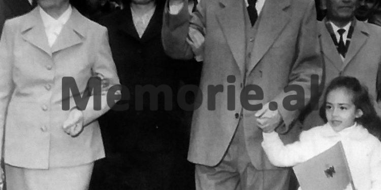 Dëshmia e truprojës: “Enveri në ‘61-in u bë si i çmendur për Pashalimanin, duke thyer xhamat me grushte, kurse në ’74-ën, Ramizi i ra në gjunjë Nexhmijes, duke qarë…”