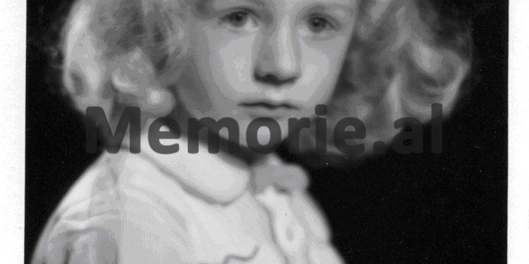 Fotot e panjohura/ Nga lindja e Princit Leka më 5 prill ‘39, ikja e Mbretit Zog nga Shqipëria dhe ndalesa në Follorinë, itinerari nëpër Europë dhe qëndrimi në Egjipt, e deri tek betimi i Lekës së Parë në ‘61-in