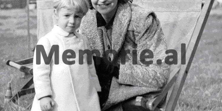 Fotot e panjohura/ Nga lindja e Princit Leka më 5 prill ‘39, ikja e Mbretit Zog nga Shqipëria dhe ndalesa në Follorinë, itinerari nëpër Europë dhe qëndrimi në Egjipt, e deri tek betimi i Lekës së Parë në ‘61-in