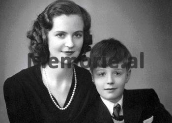 Fotot e panjohura/ Nga lindja e Princit Leka më 5 prill ‘39, ikja e Mbretit Zog nga Shqipëria dhe ndalesa në Follorinë, itinerari nëpër Europë dhe qëndrimi në Egjipt, e deri tek betimi i Lekës së Parë në ‘61-in