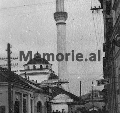 Letra sekrete e Enverit: Klerikët, me përjashtim të katolikëve, janë injorantë, dinë lutje përmendësh si hoxhallarët, por do i rrafshojmë nga faqja e dheut…”