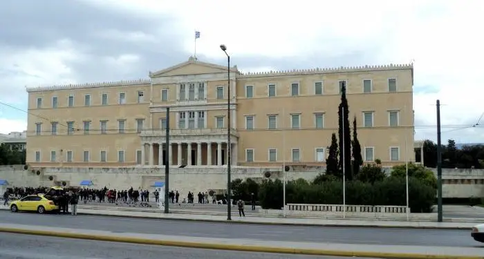 Letra kërcënuese për Enverin: “Mos ma mbani babanë në burg dhe djalin peng, do kryej veprime çnjerëzore, do çuditet Greqia dhe…”/ Historia e minoritarit që u arratis në ’82-in