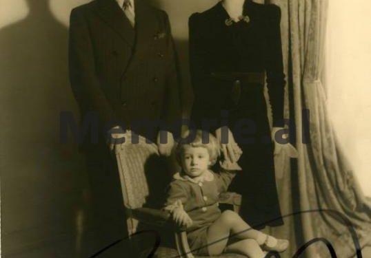 Fotot e panjohura/ Nga lindja e Princit Leka më 5 prill ‘39, ikja e Mbretit Zog nga Shqipëria dhe ndalesa në Follorinë, itinerari nëpër Europë dhe qëndrimi në Egjipt, e deri tek betimi i Lekës së Parë në ‘61-in