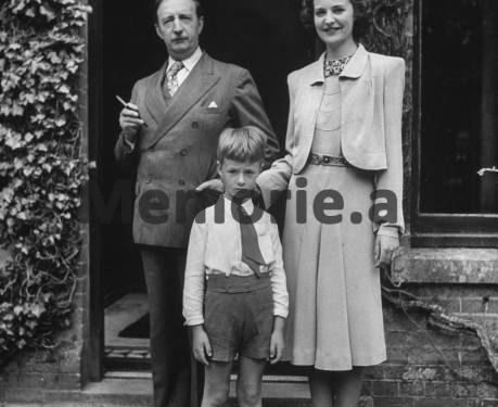 Fotot e panjohura/ Nga lindja e Princit Leka më 5 prill ‘39, ikja e Mbretit Zog nga Shqipëria dhe ndalesa në Follorinë, itinerari nëpër Europë dhe qëndrimi në Egjipt, e deri tek betimi i Lekës së Parë në ‘61-in