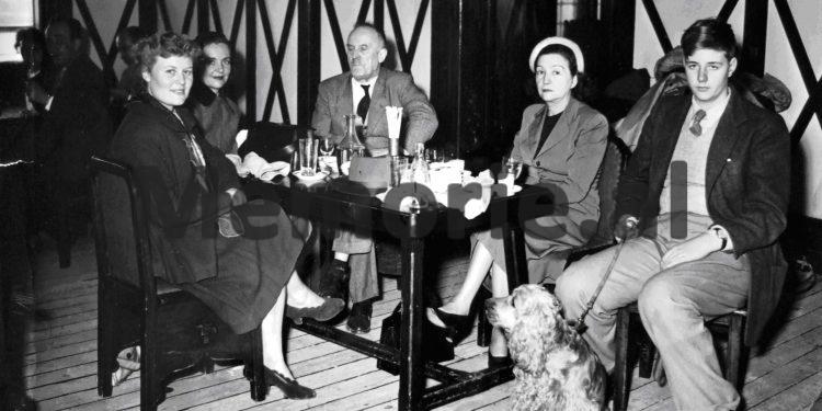 Fotot e panjohura/ Nga lindja e Princit Leka më 5 prill ‘39, ikja e Mbretit Zog nga Shqipëria dhe ndalesa në Follorinë, itinerari nëpër Europë dhe qëndrimi në Egjipt, e deri tek betimi i Lekës së Parë në ‘61-in