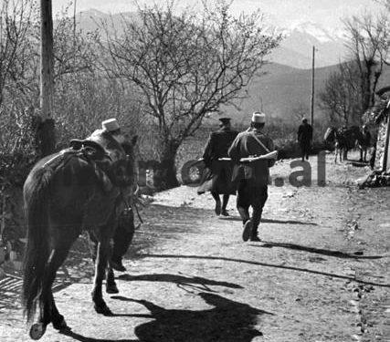 “Kadri Rustem Bardulla, Komandant i Mbrojtjes Bregdetare, qëlloi i pari italianët në 7 prill ’39…”/Dëshmia e bashkëshortes