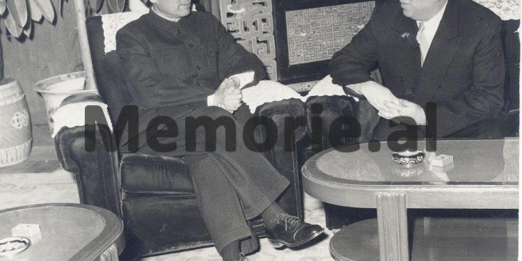 Akuzat e Enverit: “Kiço Ngjela ishte arrogant, na thoshte; ‘tregtia është më jep, të jap, ç’hyn këtu politika’, por bashkë me tregtinë që bënte ai, po na…”