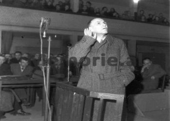 “Nëna ime e kishte djalë xhaxhai Enverin, por ai na pushkatoi vëllanë, që i prenë dhe kokën…”/ Ngjarja makabre e kushëririt që mbajti Enverin në Paris