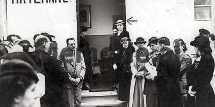 “Mjekoi ushtarët në epideminë e 1929-ës, hapi maternitetin e parë, e vetmja vajzë që luftoi në 7 prill, por u la pa punë dhe…”?/ Dëshmia e motrës