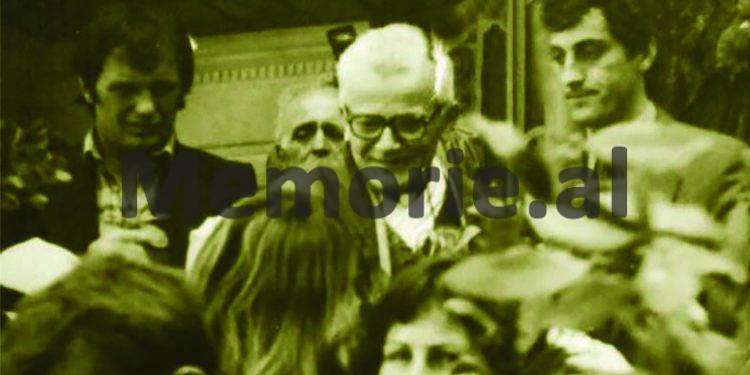 Dëshmia e shokut të qelisë: “Si e mësuam lajmin e vdekjes së Enverit në burgun e Burrelit dhe përse vetëm Dom Simon Jubani s’u gëzua, pasi…”