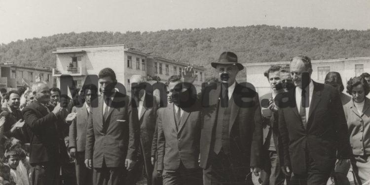 Letra sekrete e Enverit: Klerikët, me përjashtim të katolikëve, janë injorantë, dinë lutje përmendësh si hoxhallarët, por do i rrafshojmë nga faqja e dheut…”