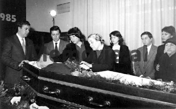 Dëshmia e shokut të qelisë: “Si e mësuam lajmin e vdekjes së Enverit në burgun e Burrelit dhe përse vetëm Dom Simon Jubani s’u gëzua, pasi…”