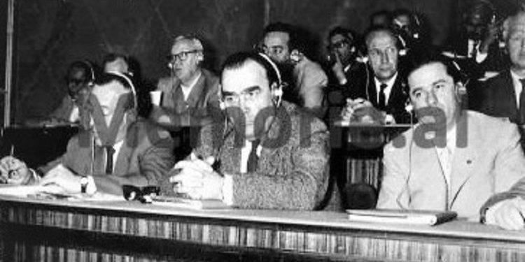 Dokumentet sekrete të CIA-s: “Hoxha akuzoi Hrushovin se ai vetë nxiti kultin e Stalinit, kurse Moska thotë se Tirana me studentët që ka në BS, ka bërë….”