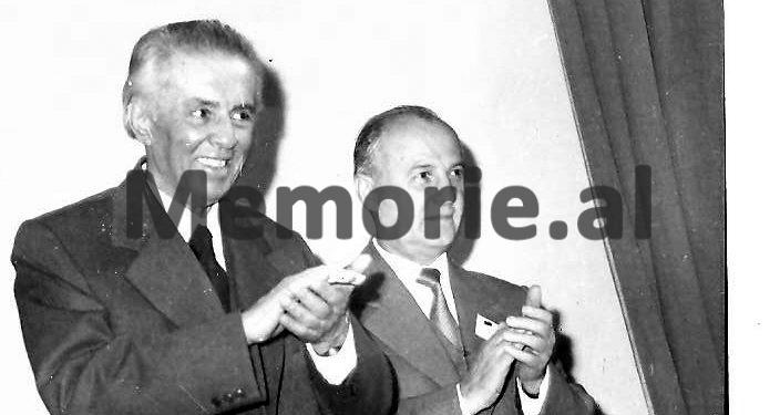 Akuzat e Enverit: “Kiço Ngjela ishte arrogant, na thoshte; ‘tregtia është më jep, të jap, ç’hyn këtu politika’, por bashkë me tregtinë që bënte ai, po na…”