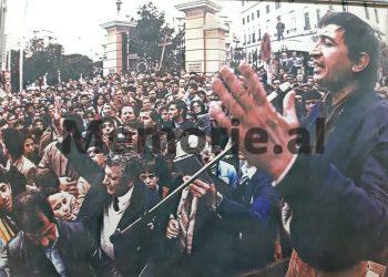 Telegramet sekrete për Enverin: “Shtypi grek pasqyron grevën e Ilia Lekës para ambasadës, janë solidarizuar partitë politike, parlamenti e Mitropoliti Sevastianos që….”