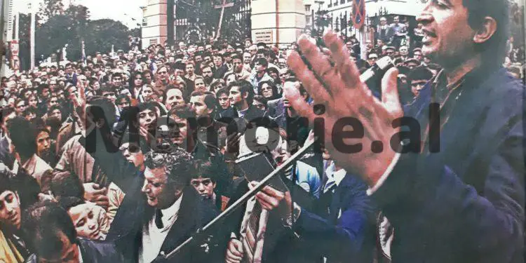 Telegramet sekrete për Enverin: “Shtypi grek pasqyron grevën e Ilia Lekës para ambasadës, janë solidarizuar partitë politike, parlamenti e Mitropoliti Sevastianos që….”