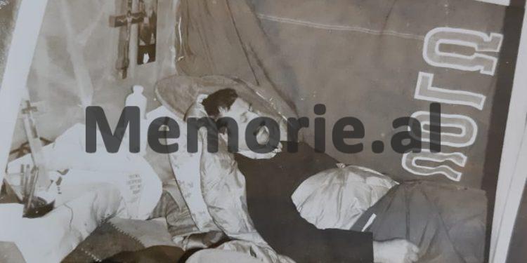 Telegramet sekrete për Enverin: “Shtypi grek pasqyron grevën e Ilia Lekës para ambasadës, janë solidarizuar partitë politike, parlamenti e Mitropoliti Sevastianos që….”
